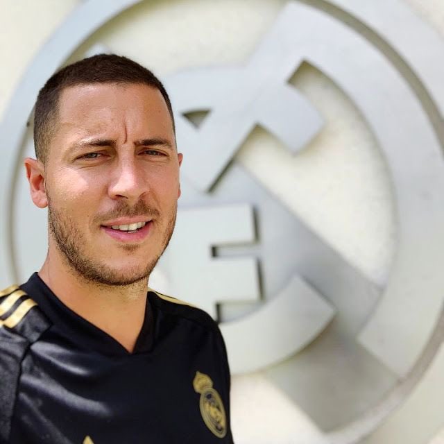 -FaceHiguain: 6/10Hazard: 8/10Higuain’s face is too skinny for his type of body composition. But on the other hand, Hazard’s face does indeed pop up. Those curvy and adorable cheeks give him the advantage against Higuain. Hazard gets the early lead