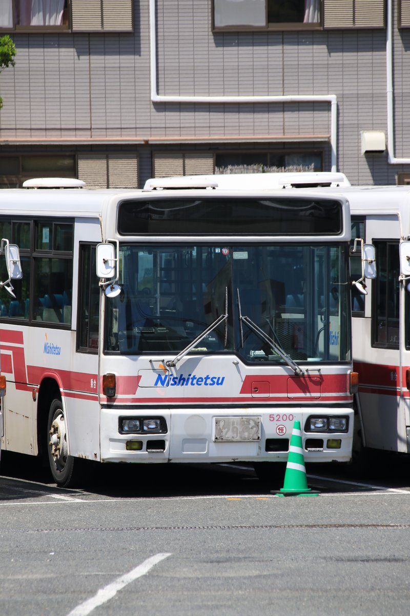 Y77237181b On Twitter 西鉄バス北九州の恒見営業所にいた車両です 北九州22か2992が廃車で留置されていました 2020年に廃車されていたようですが まだ営業所にいます