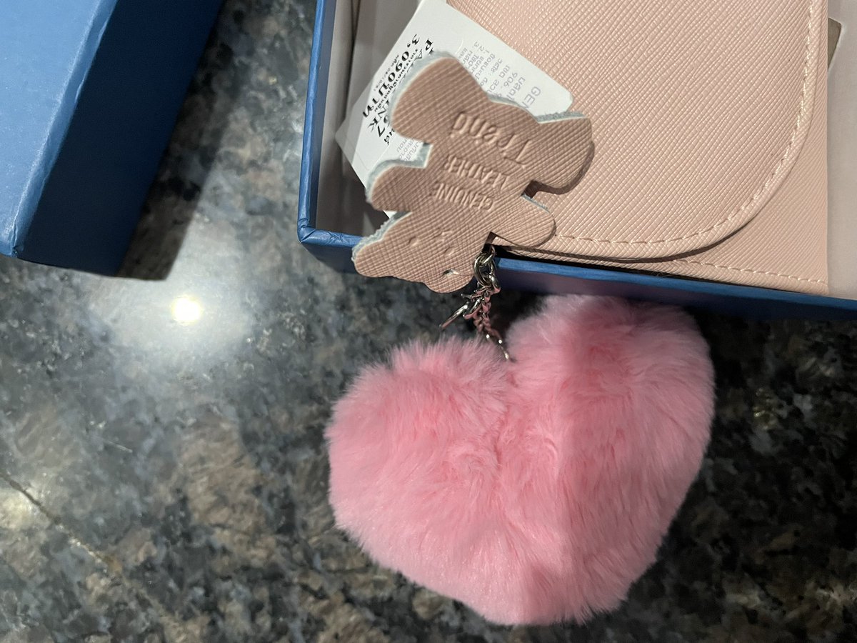 stuff_hand's tweet image. ส่งต่อกระเป๋าสะพายข้างยี่ห้อ Trend สุดปุกปิ๊ก ไม่เคยใช้เลยจ้า มือ1 ของเเท้ 💯เเม่ซื้อให้เเต่เราไม่ใช่สายหวานขนาดนั้นน ซื้อมาในราคา2190 ฿ ส่งต่อ 1500฿ #กระเป๋ามือสอง #กระเป๋าสตางค์ #กระเป๋าตังค์ #กระเป๋าตัง #ส่งต่อกระเป๋ามือสอง #ขายของออนไลน์ #ขายของ #กระเป๋า #มือสอง #trend