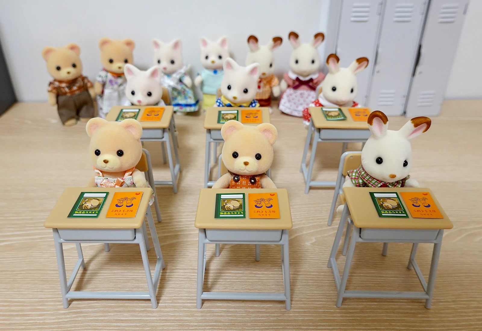 学校の机とイスがセリアで販売してる！？これでシルバニア小学校の授業参観ができるｗｗ