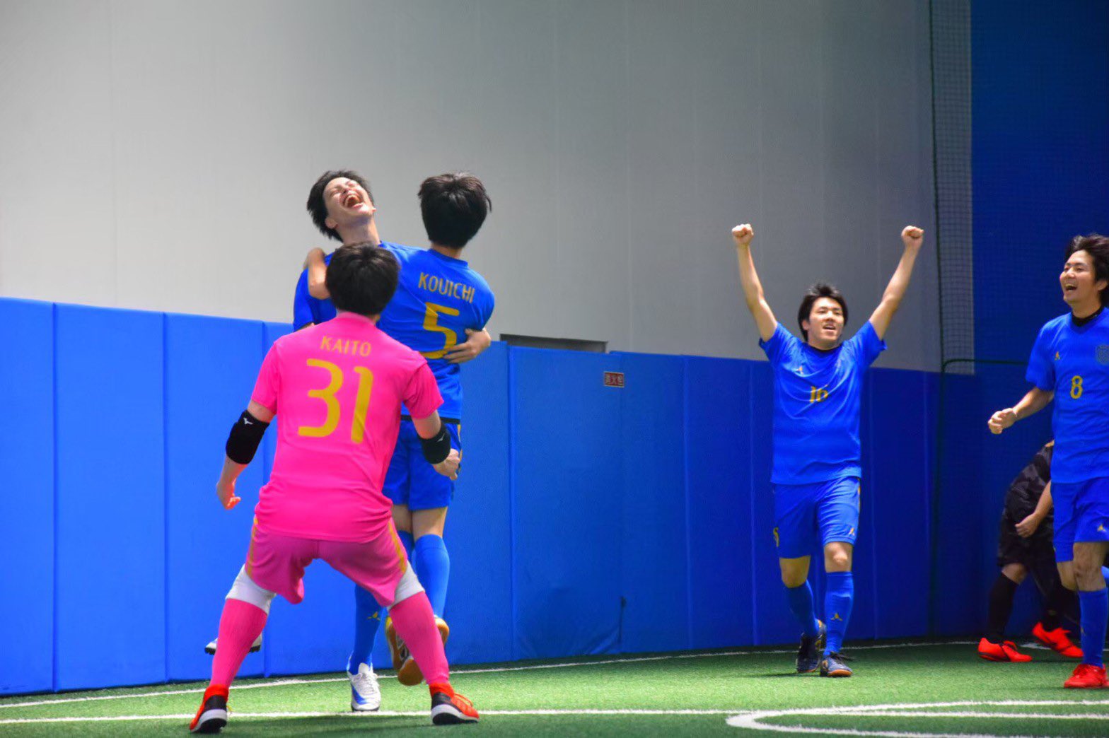 鹿児島大学 歯学部フットサル部 Auf Twitter フットサルは展開が早く 常に頭を使って動くのがとても面白いところ また フットサルは大学から始める人がほとんどなので 経験スポーツを活かせるのがいいところです オンオフの切り替えながらいつも楽しく練習