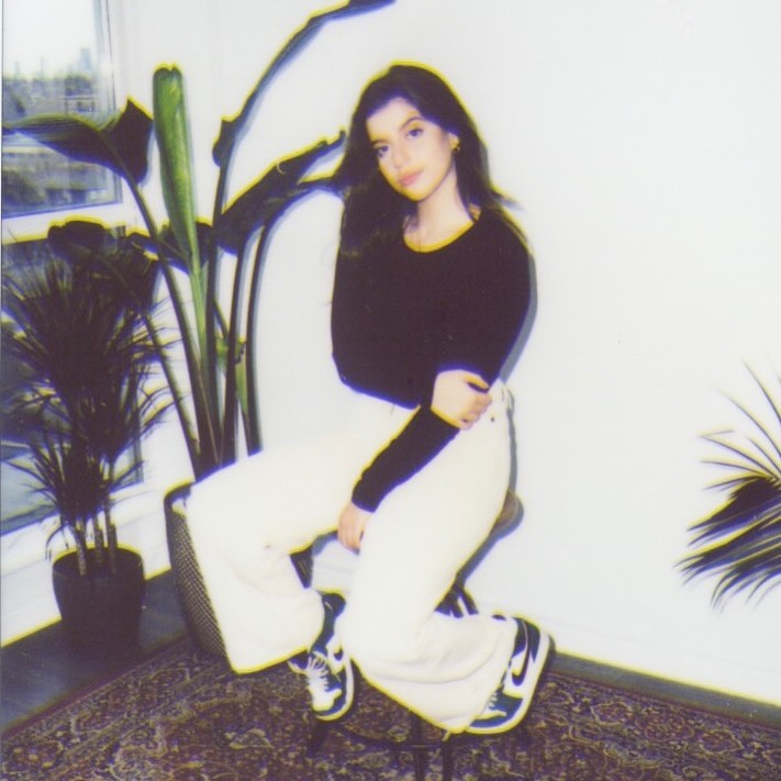 .<a href="/itsaviv_/">AVIV</a> is an on the rise popstar with a scintillating voice and a constant stream of heat that continues with her newest song "Black Coffee" fashionably-early.com/2021/04/12/avi…