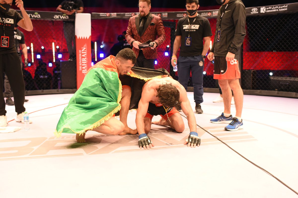 bravemmaf's tweet photo. Sportsmanship 💪🔥💥

@abdulazimbadakhshi 

#BRAVECF #BRAVECF50🇧🇭 #KombatKingdom🇧🇭 #Bahrain #KHK #yearofchange #thehawk #princeofgladiators #mma #globalpromotion #BRAVECF2020 #BRAVENation https://t.co/qb28GrNLTq