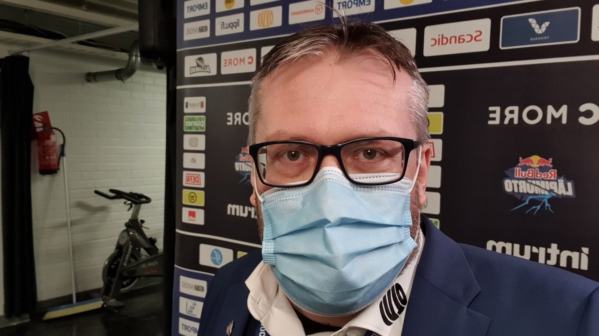 Alakerta valmis. Yläkerrassa tänään <a href="/jiiikoo/">Juha Kivelä 📹🎞</a> ja <a href="/Toxter18/">Tuukka Mäntylä</a> lähetys löytyy m.youtube.com/watch?v=8zHHTj…
#tappara #liiga #kärpät