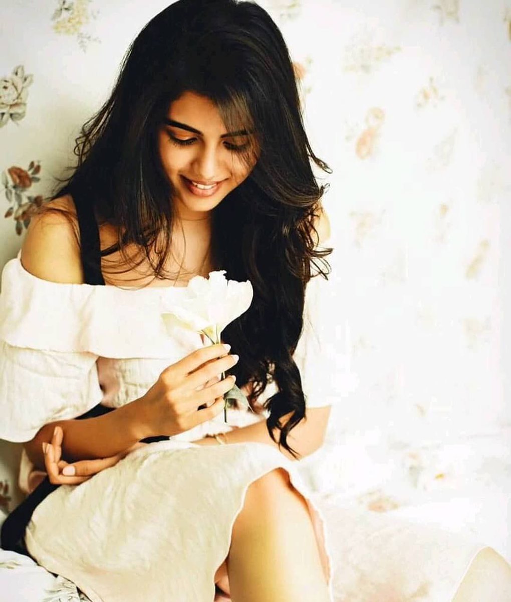 White flower #Sivakarthikeyan  #KalyaniPriyadarshan  #Ayalaan