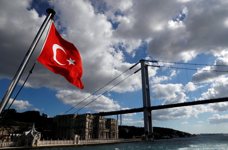 "أردوغان" يخنق الأتراك.. حرموا "مسنة الـ93 عاماً" النور وانتحر مواطن!