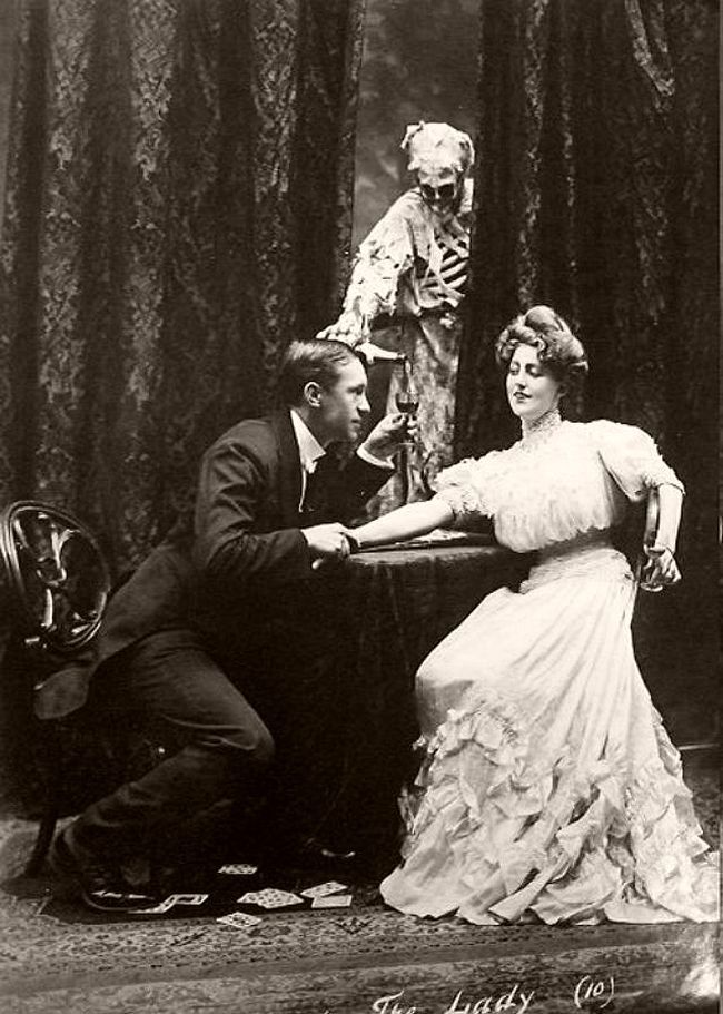 arcanaobscura's tweet photo. I feel like this is a visual instruction manual for Edwardian pickup artists beyond the grave. https://t.co/OfKABcjrOD
