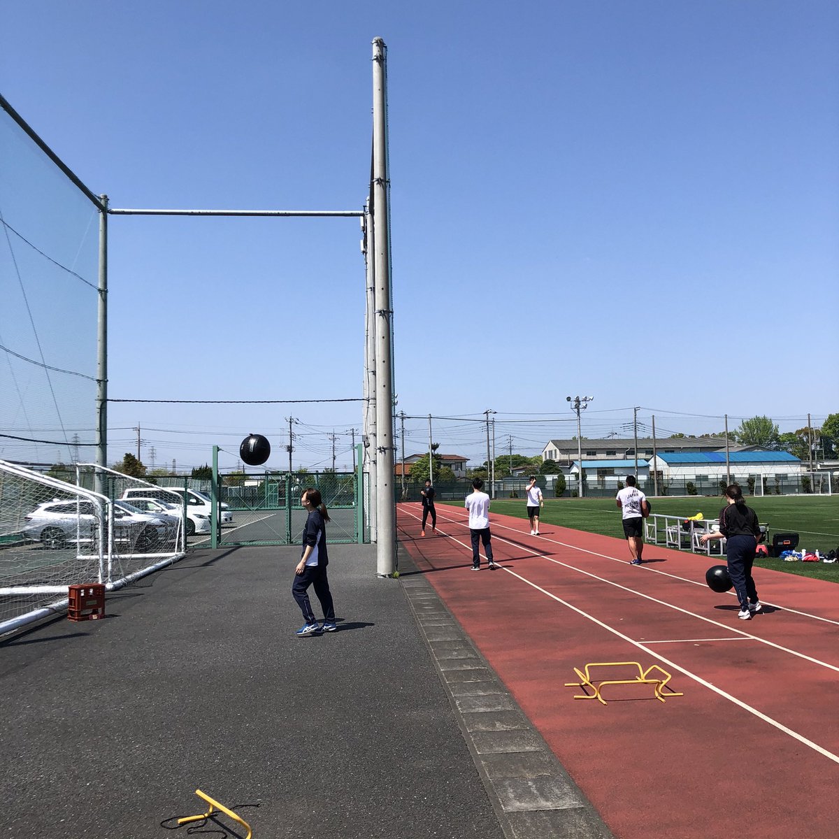 Bunkyo_tf's tweet photo. 文教大学陸上競技部短距離ブロックです！
昨日第3グラウンドにて練習が再開しました🏃🏃‍♀️
活動時間が短い中での練習ですが、感染対策を十分に行いながら活動していきます！

まだまだ入部希望者募集中です！
ご連絡お待ちしてます☺️ https://t.co/1m80VEyGpB