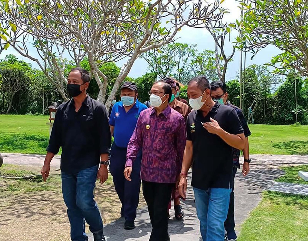 KPIUnion's tweet photo. Kunjungan Gubernur Bali, Bapak I Wayan Koster, dalam kegiatan Vaksinasi Pelaut di Bali, Senin, yang juga di dampingi oleh Pengurus KPI Pusat, dan Pengurus KPI Cab. Bali pada Senin, 12 April 2021. https://t.co/p0bM6tCWdJ