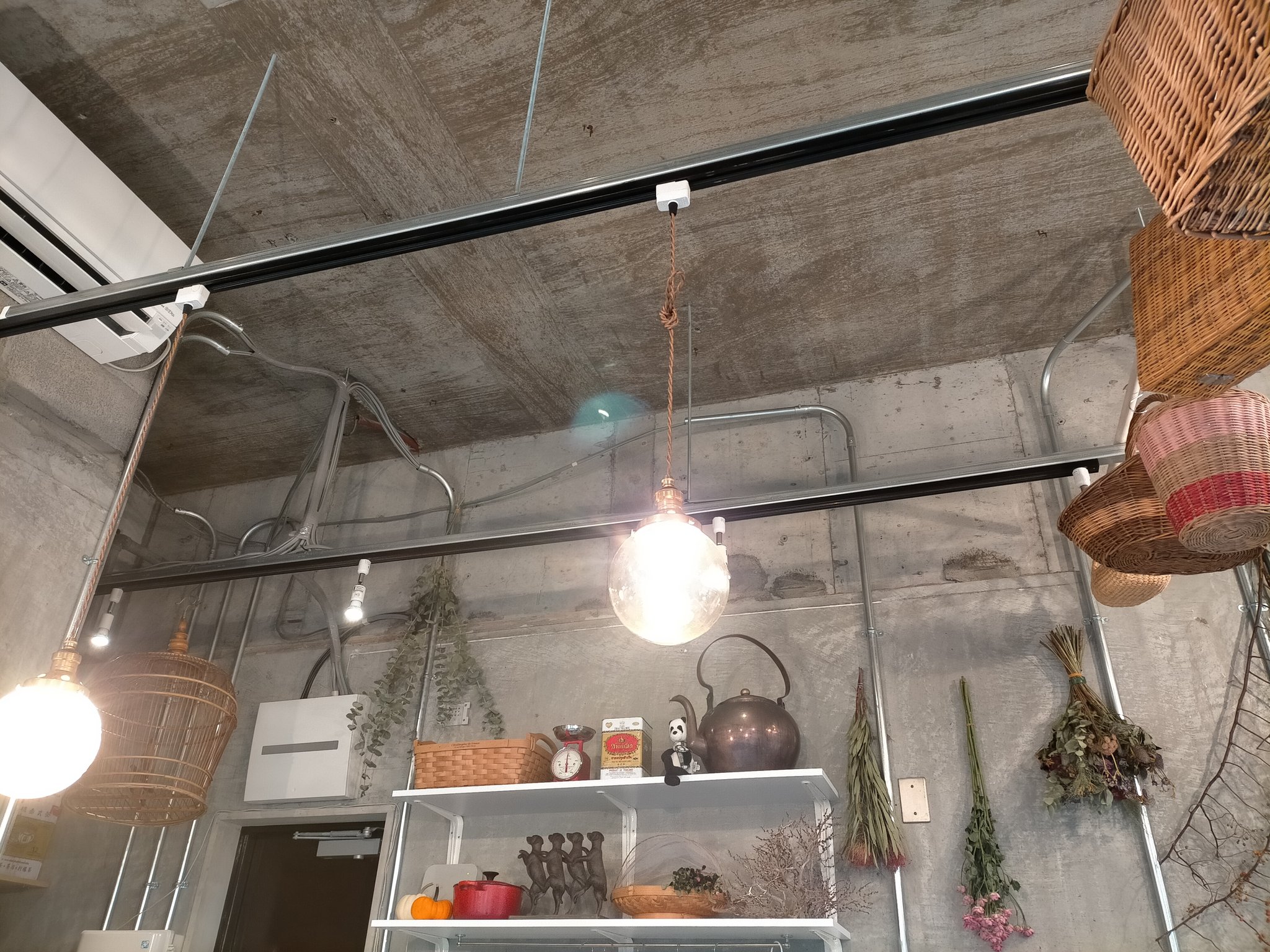 ふらん 大阪市内カフェ 菓子店巡り 在 Twitter 上 去年11月 天王寺にオープンした Raming Tea Shop こちらは関西でも珍しいタイティーを使ったソフトクリームメニューが楽しめます この立地なのにリーズナブルでボリュームも抜群 王道のバニラとタイティーの