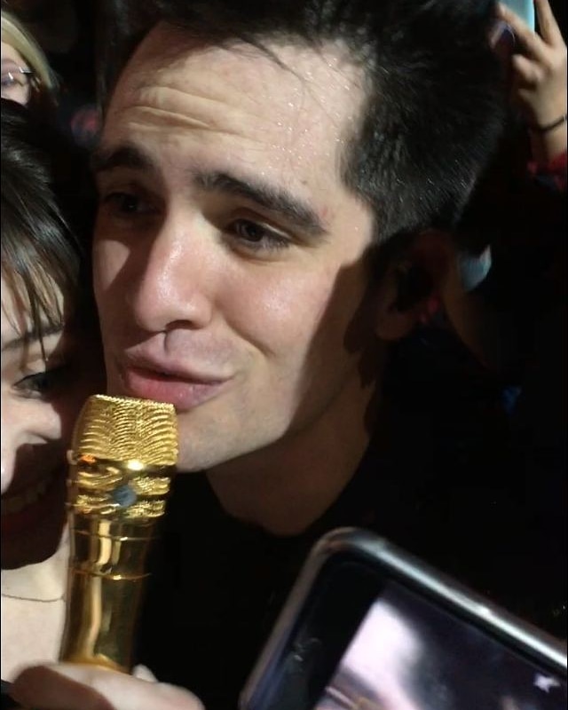 In conclusion, Brendon is not the guy who Twitter tries to make you believe. As I mentioned before: He has mistakes, why? Bc he's a human. As everyone here, he regrets about his behavior in the past and he has been growing everyday.