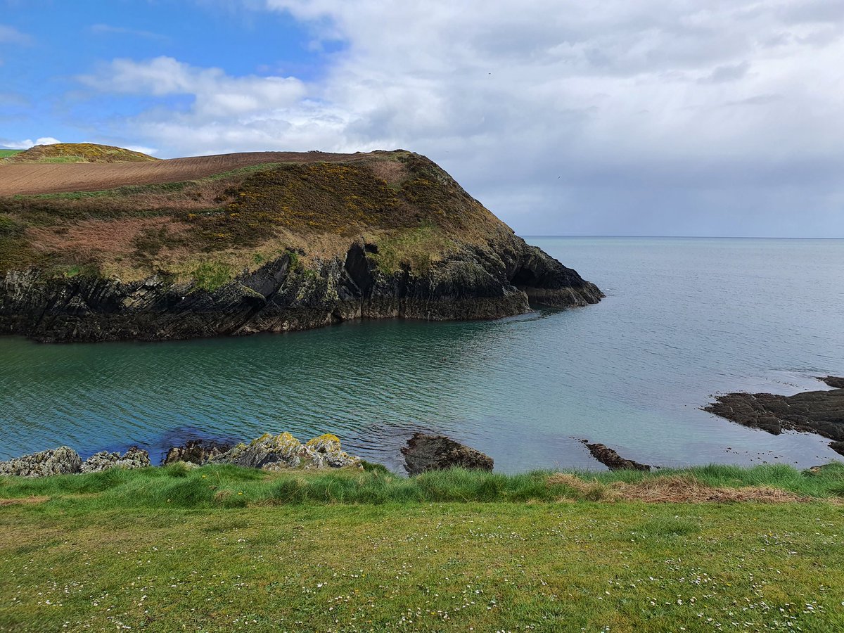 Michaelkavoboi's tweet photo. Edge of the emerald isle https://t.co/ymzTS7yH7G
