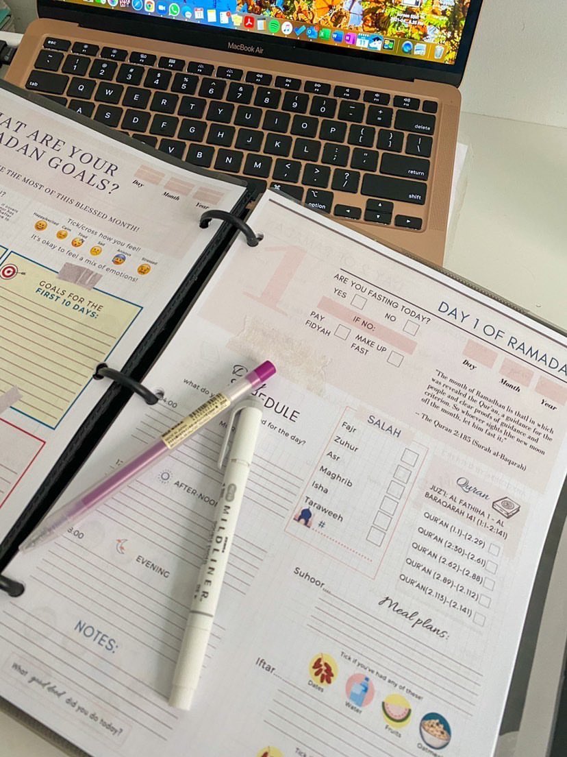 dinaaaaziz's tweet photo. I’m gonna cry, someone printed out the free Ramadan planner I made omg 🥺 https://t.co/1ow64kARo4