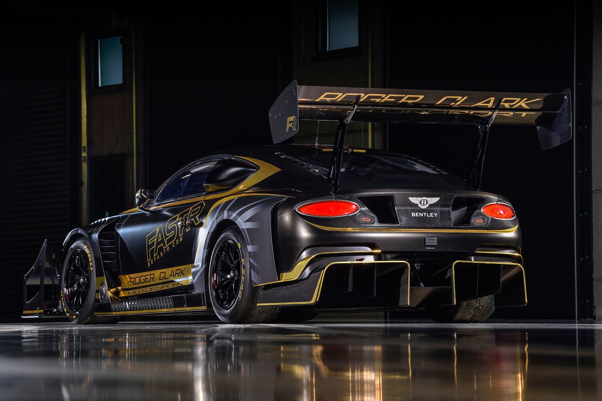 BentleyMotors's tweet image. Villains beware, a new renewable-fuel-powered hero has arrived. Introducing the #ContinentalGT3 Pikes Peak designed and built to compete at this year’s @PPIHC. Discover more: bit.ly/327RHJ2. #BringTheThunder