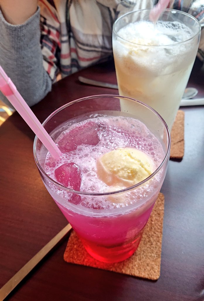 YunPanMan1's tweet image. そして今日は午後から築町に所要がございまして

息子と
#mojacafe さんにてクリームソーダーデートして参った´`*
