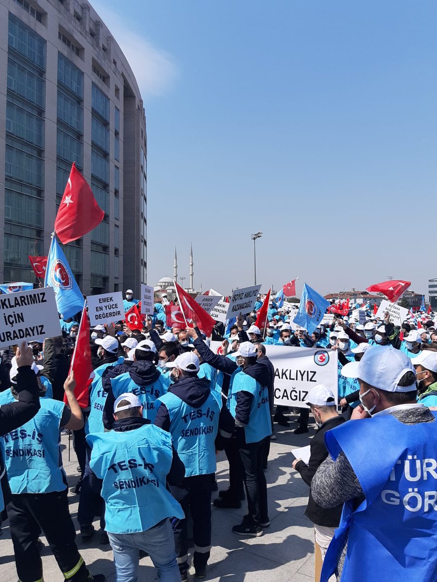 #bedaşişçileriyalnızdeğildir
BEDAŞ işçileri bugün çağlayan da BEDAŞ genel müdürlük binası karşısında eylemdeydi.
@fatiherturk62 <a href="/cuneytozdemir/">cüneyt özdemir</a> <a href="/selcukktepeli/">Selçuk Tepeli</a> <a href="/degirmencirfan/">irfan değirmenci</a>