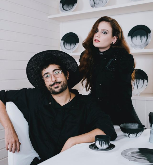 sitevirgula's tweet photo. @Zeeba anuncia parceria com @carolbiazin  no single "Cansei" --> https://t.co/OXDkupp1pk https://t.co/DJguP4K94r