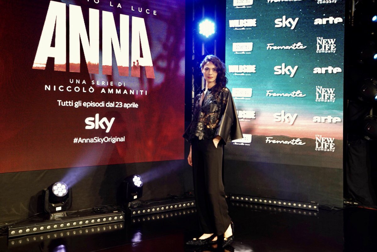 Qualche 📸 della conferenza stampa di Anna, la nuova serie Sky Original di Niccolò Ammaniti.

Tutti gli episodi disponibili su <a href="/SkyItalia/">Sky</a> dal 23 aprile 

#annaskyoriginal #wildsidesrl #thenewlifecompany #kwaï <a href="/ARTEfr/">ARTE</a> <a href="/FremantleHQ/">Fremantle</a>