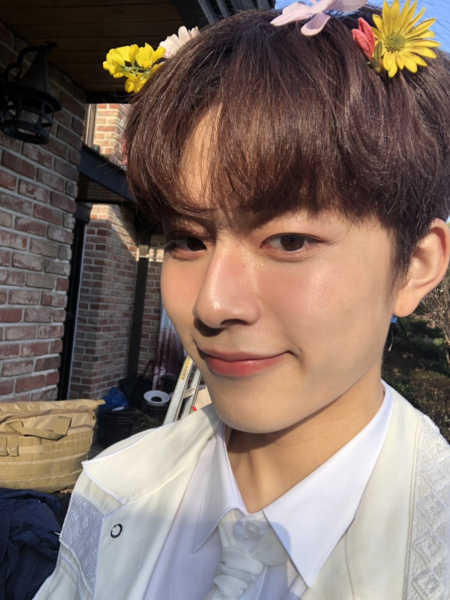 CUBE_YOOSEONHO's tweet photo. [#유선호] 3년만에 올리는 비하인드 사진!!!
3주년 축하해 주신 모든 여러분들 너무너무 고마워요❤️❤️ 하나하나 다 봤어요 너무 소중하고 고마워요 항상 내 마음속에 간직하고 있을게요 라뷰야~ https://t.co/M72QAKxCoa