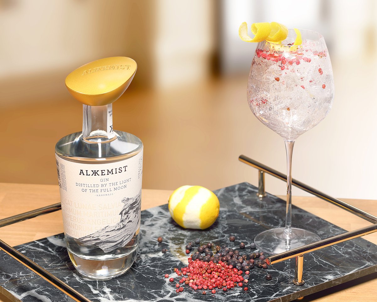 Ever drunk a #gin distilled by the light of the full moon? No? Better get your hands on <a href="/alkkemistGIN/">AlkkemistGIN</a> then, which also packs in 21 botanicals!

masterofmalt.com/gin/alkkemist/…