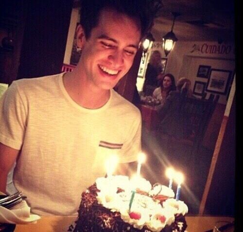 Happy birthday to the one and only, Brendon Urie! You\re one of the best!   