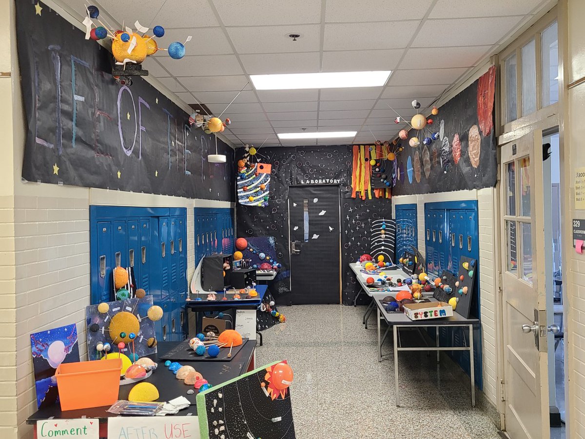 HandMiddleSC's tweet photo. 8th grade scientists will be back in the lab today from Spring Break making "Science Happen".  Here are some pictures of Mr. Choice's Gallery Walk. https://t.co/50Lo79YyOP