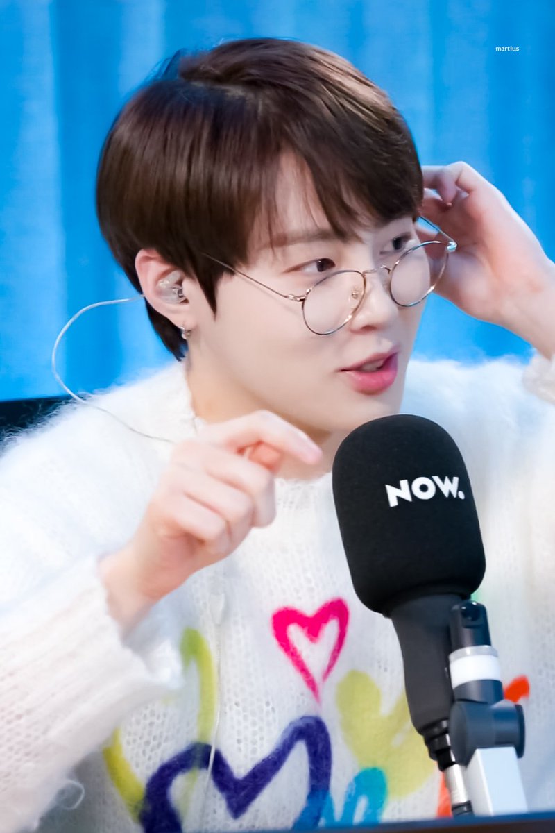 martius0322's tweet photo. 210412 심야아이돌🎙

넘 귀엽잖아 하성운 ㅠㅠ 

@gooreumseng @HSW_officialtwt
#하성운 #HASUNGWOON
#河成雲 #ハソンウン
#행복하자_하성운  #하성운_사랑해 
#우끼행 #하성운과_늘함께 #하성운최고 #늘함께하자 #셍스트 https://t.co/kkcDlp7C4a