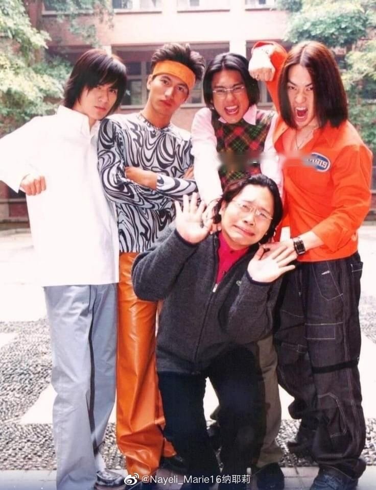 aren't they the cutest? if you look at these pictures, you'll picture out DMS walking along with the F3 which is the F4 iconic walk  -felt emo brb   #20YearsOfMeteorGarden