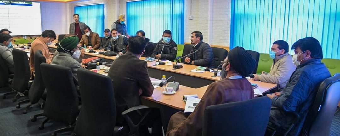 airnewskargil's tweet photo. CEC @LAHDC_K @FerozKhan_Kgl chairs meeting on #CodlingMoth control measures with experts of @icarindia, SKUAST
Immediate solutions need to be devised to deal with this moth @FerozKhan_Kgl
@santoshsukhdeve @ddnewsladakh @airnewsalerts @lg_ladakh @alichandan01 @DIPR_Kargil https://t.co/hL0ZsxYevi