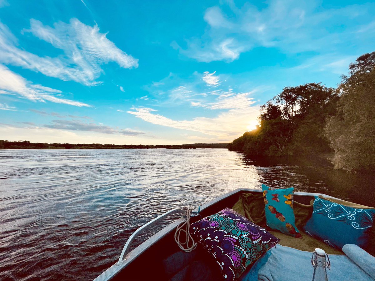 Slip slidin’ with the crocs and hippos and other wild things that make the river sing 💦 with our guest @cands_antoniades 🌟

#mondaymotivation #theroyalchunduexperience #scatterjoy #scattercushions #zambeziriver