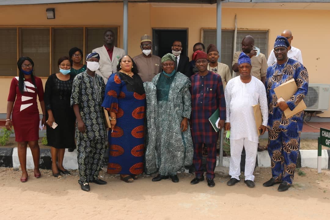 OGStateHousing's tweet photo. The Chairman, Ogun State Civil Service Commission, Engr. (Chief) Tokunbo Odebunmi along with other members of the Commission paid the General Manager of Ogun State Housing Corporation (OGSHC) a courtesy visit in Abeokuta.

#HousingAll #OGSG https://t.co/ACe7OiWgso