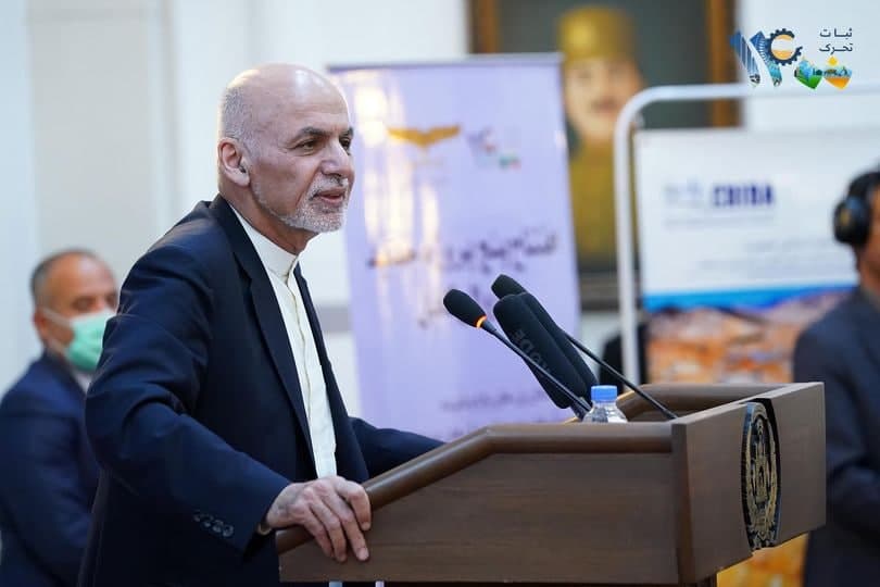 subhekabul's tweet photo. د هېواد جمهورریس محمد اشرف غني وایي د فوایدعامې قراردادونه باید یولاس او یا هم دولتي شرکتونو ته وسپارل شي. ښاغلي غني چې د ښاري ودې او لارجوړنې اونۍ په مراسمو کې یې خبرې کولې ووویل چې د عامه ملکیتونو غصب مو پای ته رسولی دی.
#PresGhani https://t.co/jnMQlols3X