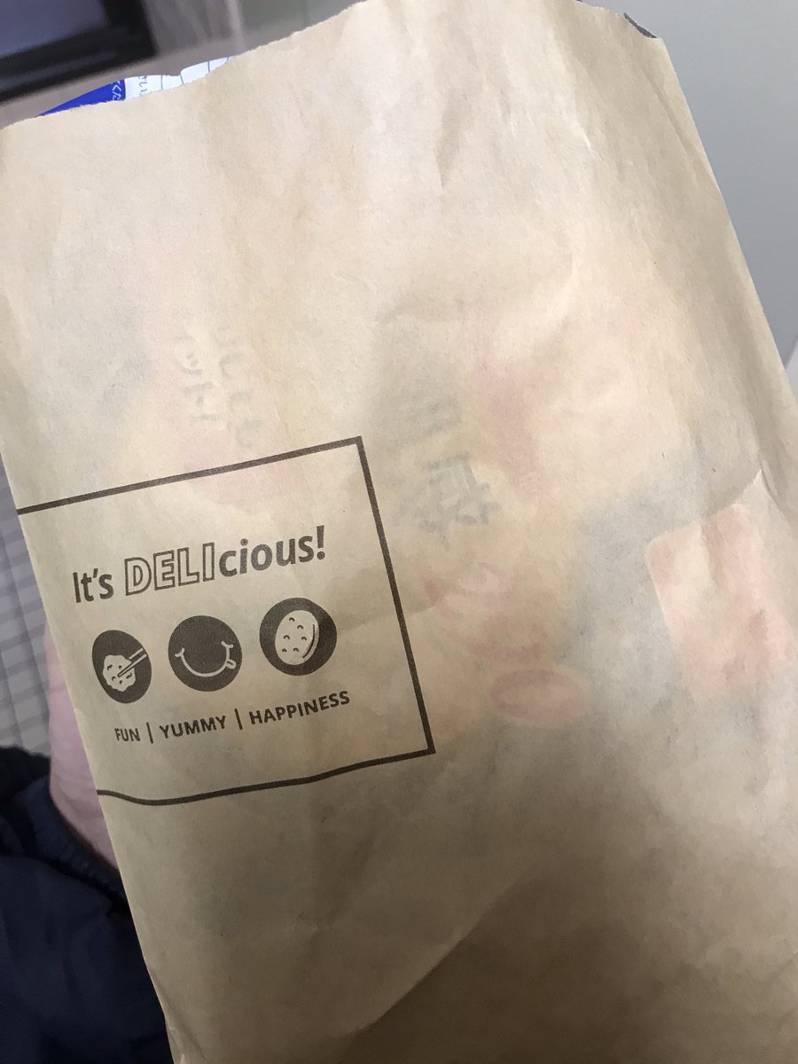 コンビニで生理用品を買うと 外国人店員の 気遣い にホッコリ笑った Buzzmag