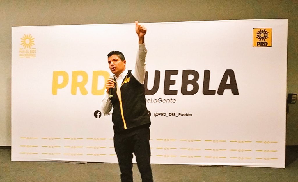 El @PRD_DEE_Puebla le da la bienvenida a <a href="/eduardorivera01/">Eduardo Rivera Pérez</a>.
Estamos seguros que con tu experiencia y tus ganas de trabajar, retomaremos un mejor rumbo para #Puebla y nuestro país. 
¡Vamos con todo, vamos a ganar!
<a href="/PRDMexico/">PRD</a> <a href="/Jesus_ZambranoG/">Jesús Zambrano</a> <a href="/fanysantiagof/">Fany Santiago</a>