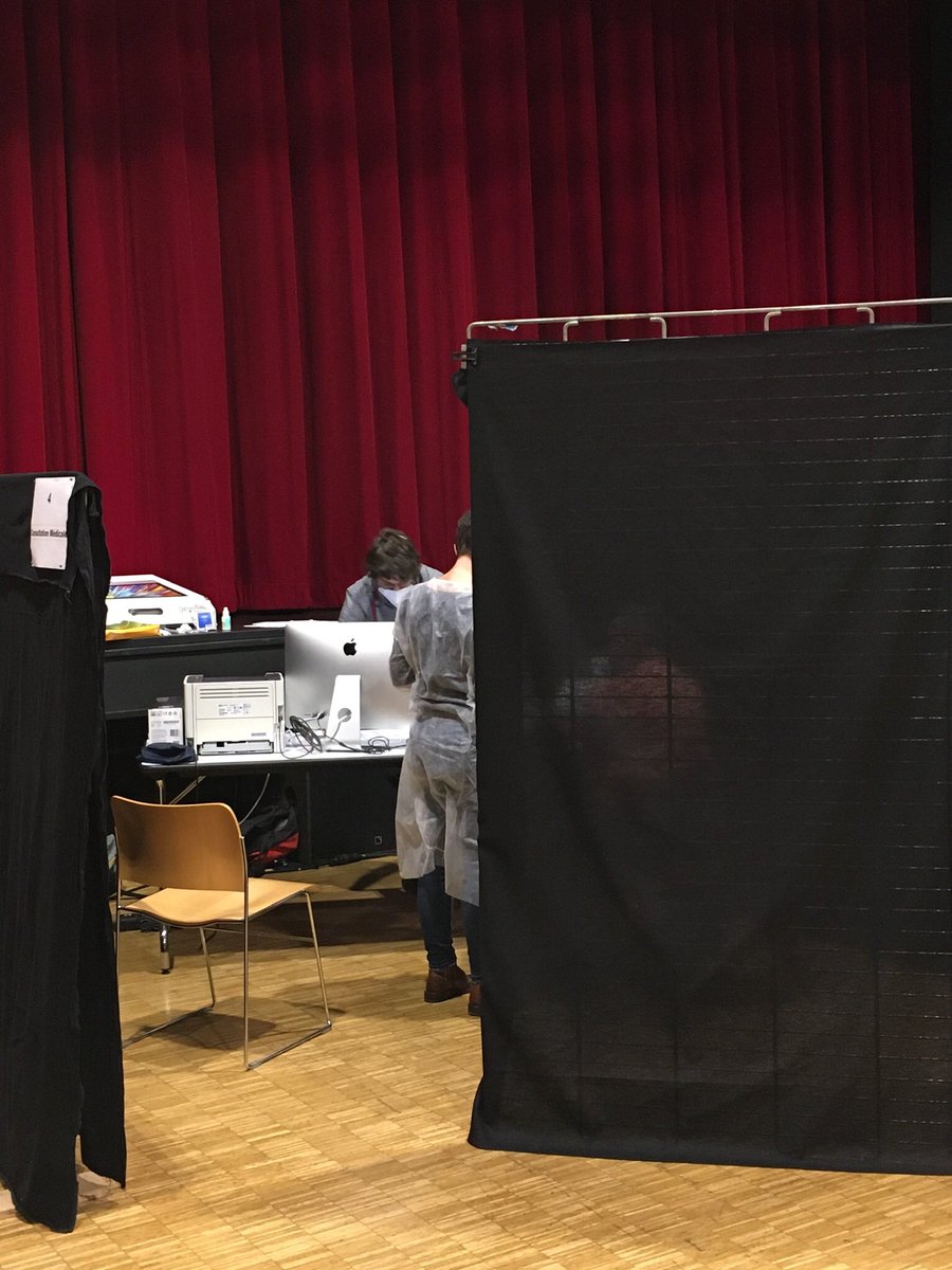 thomasferec's tweet image. Ce WE, se tenait la 4ème session de vaccinations #COVID19 pour nos aînés de plus de 75 ans. Plus de 300 personnes prioritaires du pays #glazik vaccinées depuis le démarrage! Merci encore aux bénévoles et aux professionnels de santé👏 #briec