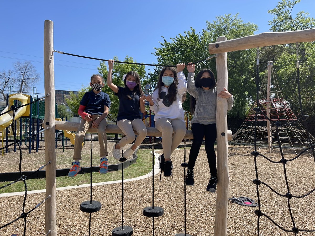BlydenThai's tweet photo. PL Prep AutoB0ts DFW FLL Explorers "High Five Award" Winners #plbuzz #plprep @PLSamHouston @dallasschools @PersonalizeDISD https://t.co/MxpPd8rUZp