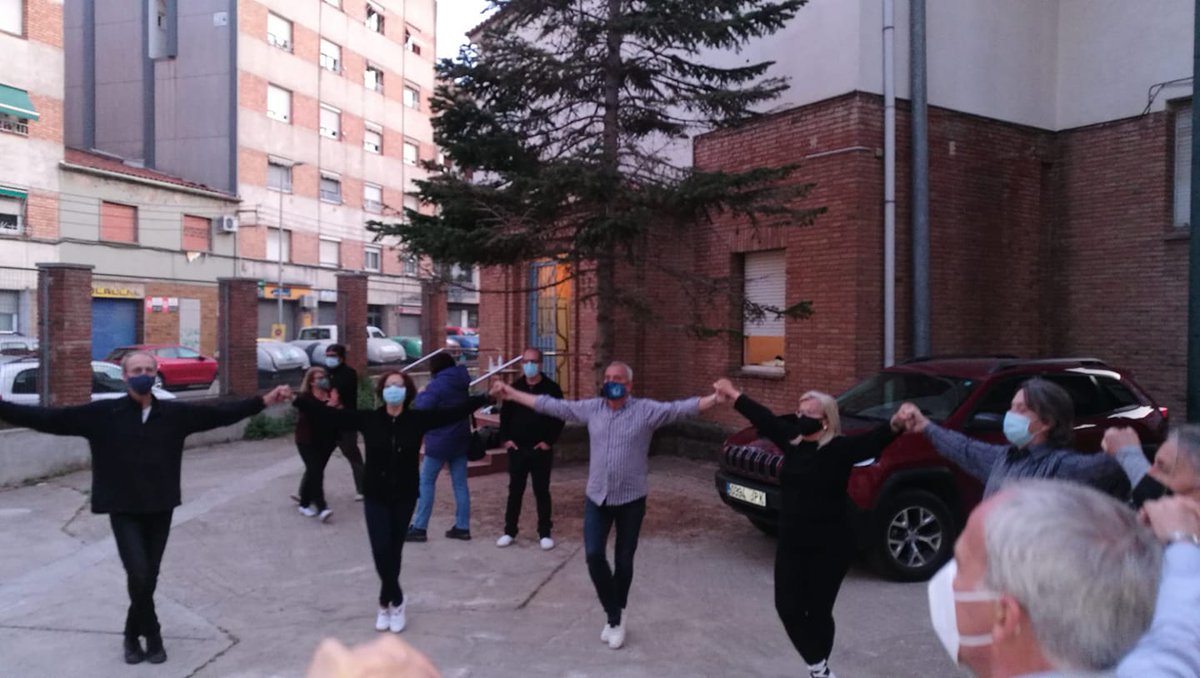 UCS1958's tweet photo. Ens alegra saber que les colles de #sardanaesportiva estan podent reprendre els entrenaments, i amb totes les mesures de seguretat sanitària contra el #coronavirus  @TarragonaDansa @CollaSabadell @grup_maig @gsmlleida @acslaietans https://t.co/xtlHQelGEH