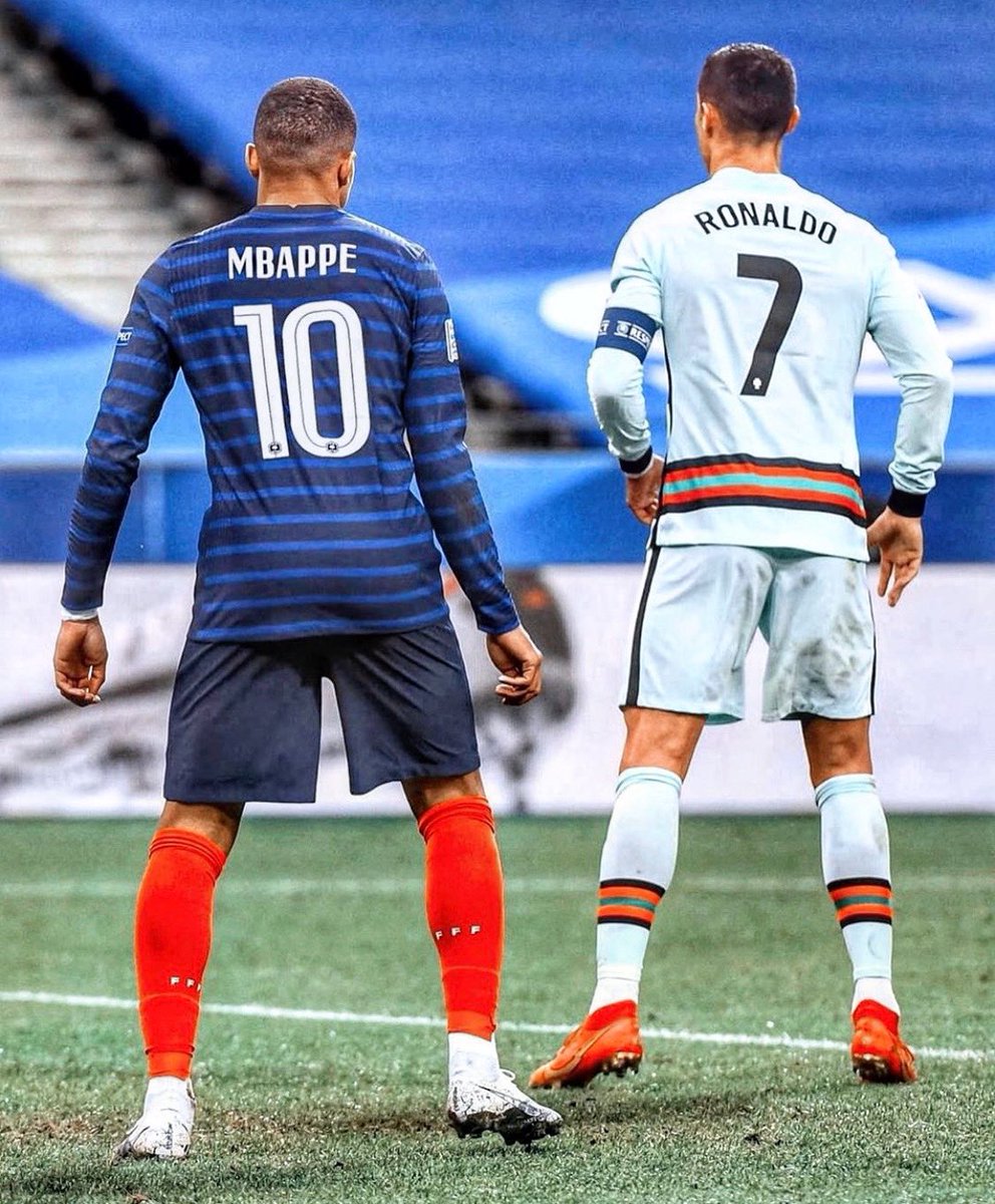 "Eu aprendi com Cristiano Ronaldo, Γ© por isso que muitos me comparam a ele. Eu me espelho nele, Γ© meu Γdolo desde muito jovem, sua regularidade Γ© o que o torna o melhor."
- MbappΓ© https://t.co/nzRWsKSucx