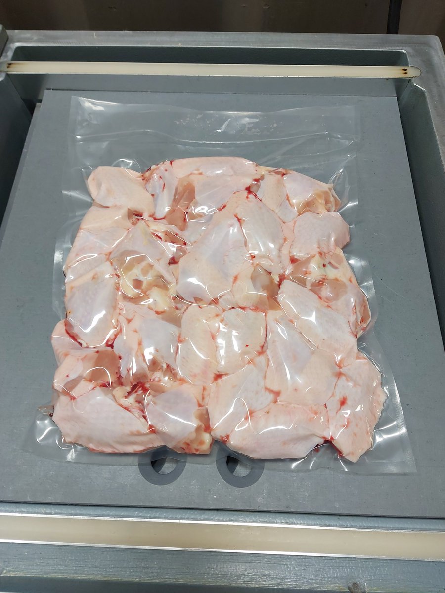 ColonyViking's tweet photo. Wings are packaged 5lbs or 2.5lbs packaging is your family big or small we got you covered BBQ season is officially on 👌👌👌 https://t.co/oFDfnuJ2z4