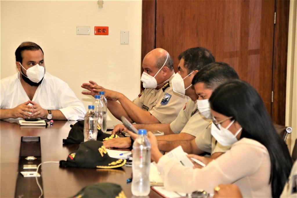 CHONILLOec's tweet photo. Esta mañana me reuní con @FFAAECUADOR, @PoliciaEcuador, @Salud_CZ5, @Salud_CZ8, @CNT_EC, integrantes de la Sala Situacional de las zonas 5 y 8, para articular y trabajar de la manera más armónica, transparente y efectiva, los temas de salud en la provincia.

#PorGuayasTodo https://t.co/hkdoXRc99a