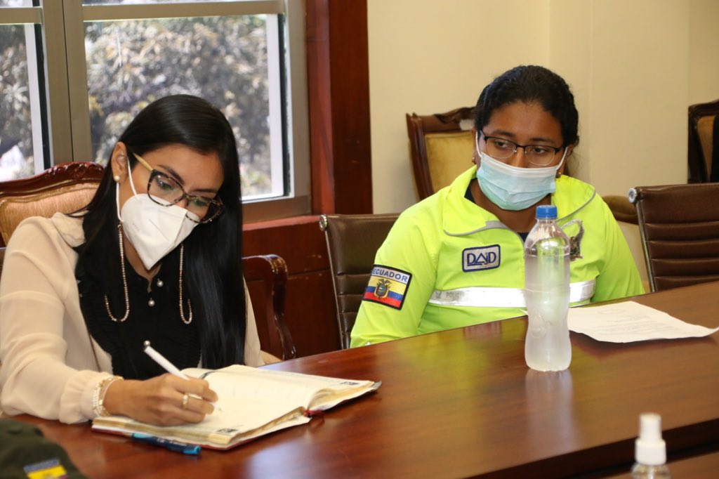 Esta mañana me reuní con <a href="/FFAAECUADOR/">Fuerzas Armadas del Ecuador</a>, <a href="/PoliciaEcuador/">Policía Ecuador</a>, <a href="/Salud_CZ5/">Coordinación Zonal 5 🇪🇨</a>, <a href="/Salud_CZ8/">Coordinación Zonal 8 🇪🇨</a>, <a href="/CNT_EC/">CNT Ecuador</a>, integrantes de la Sala Situacional de las zonas 5 y 8, para articular y trabajar de la manera más armónica, transparente y efectiva, los temas de salud en la provincia.

#PorGuayasTodo