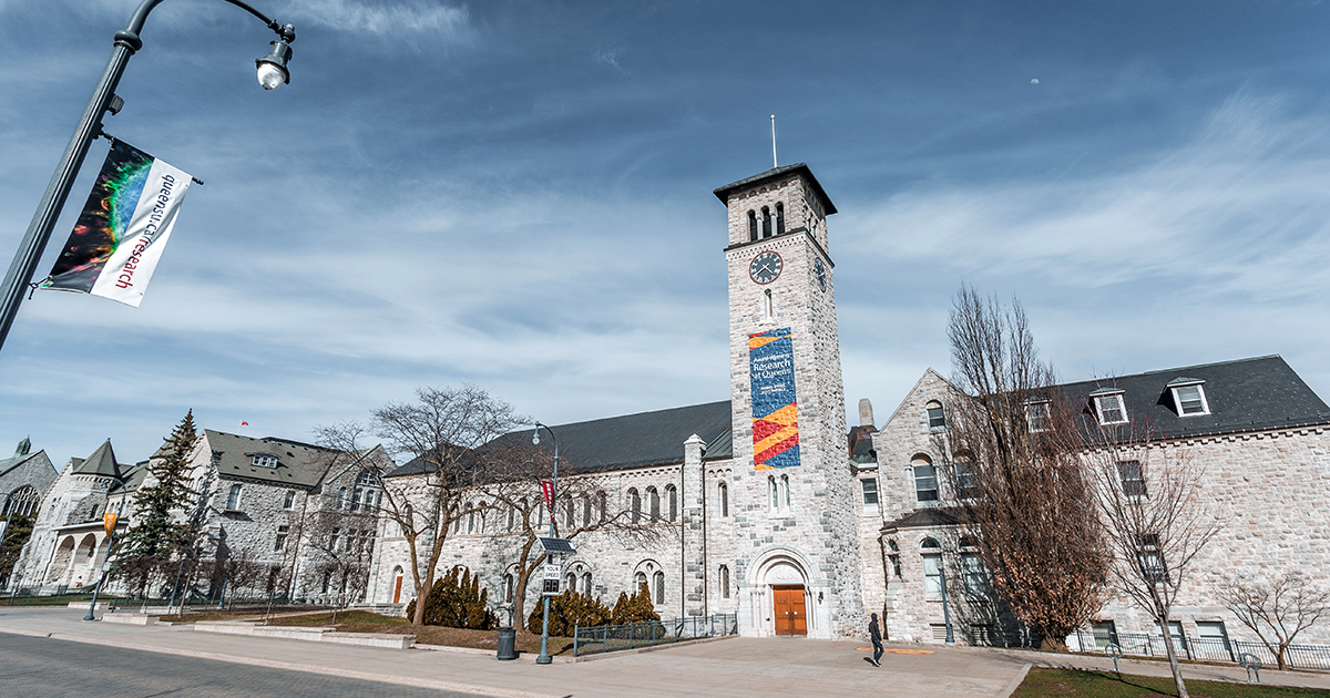 queensu's tweet photo. .@MOHKFLA Dr. Kieran Moore spoke with @mattgallowaycbc on @TheCurrentCBC about the latest outbreak and how #queensu, @KFLAPH, @cityofkingston, and other community partners are working together to limit the spread of #COVID19. 
https://t.co/Tdfh7cSBPg https://t.co/C2W0yvVNtX