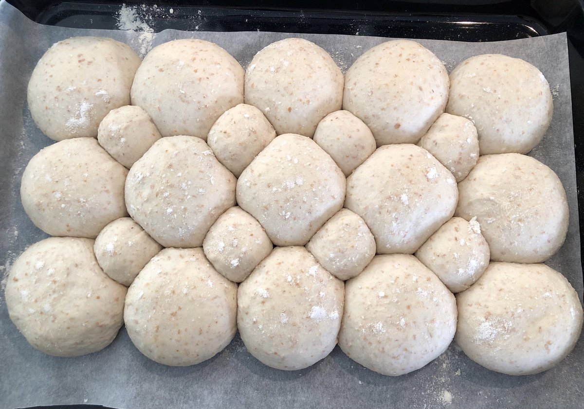 littlebakeryswe's tweet image. Pullapartbread...breadrolls...perfect with tonight’s chicken stew🤤 #breadrolls #pullapartbread #breakingbread #bakingthroughcovid #cooking