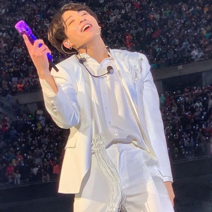 jungkook and eunwoo on stage, what happened in 97? a thread: