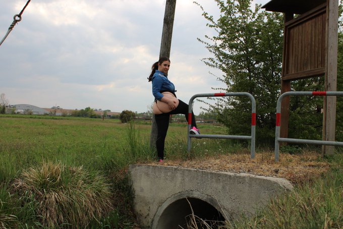 Buon inizio di settimana  amici #🍑 good start of the week friends @Verde1122 @AssHunter_xxx https://t