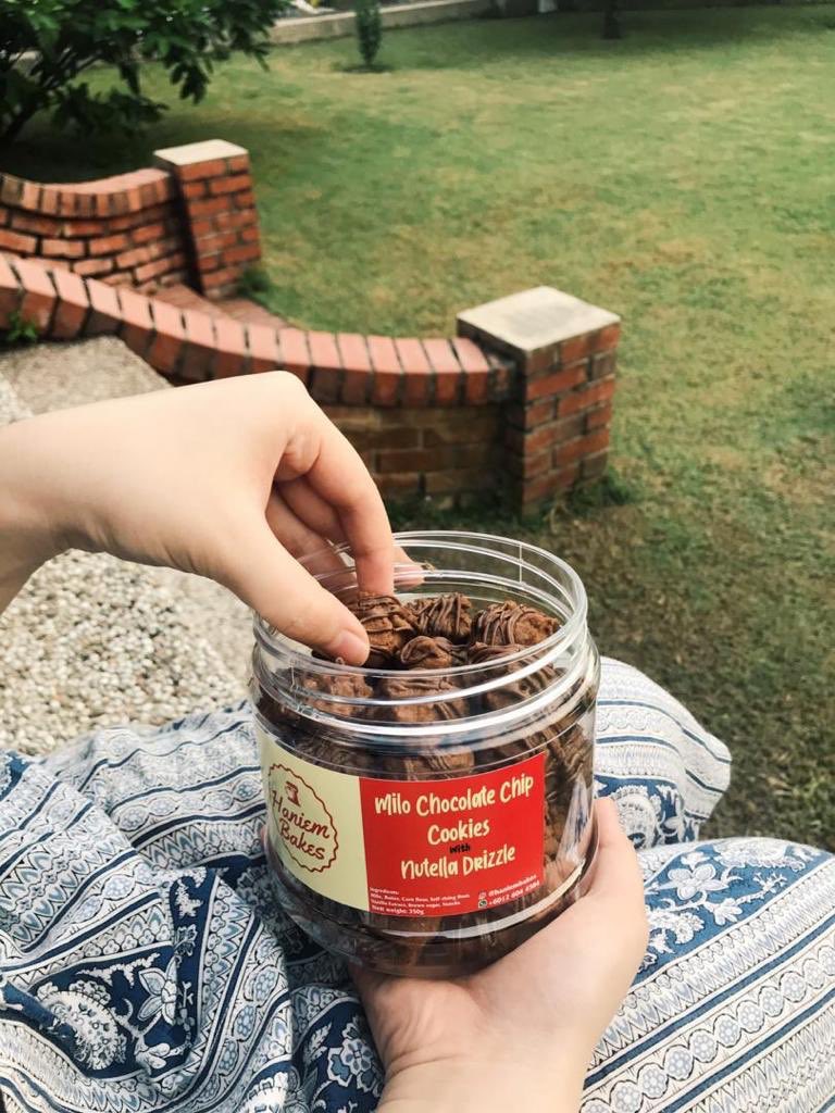syazanaas_'s tweet photo. @MohKeIpoh milo cookies with nutella drizzle from haniembakes!
ws 0136644100 to order! sebalang mana cukup 😋
#codipoh #nutella #biskutraya https://t.co/Pnxre1rzr3