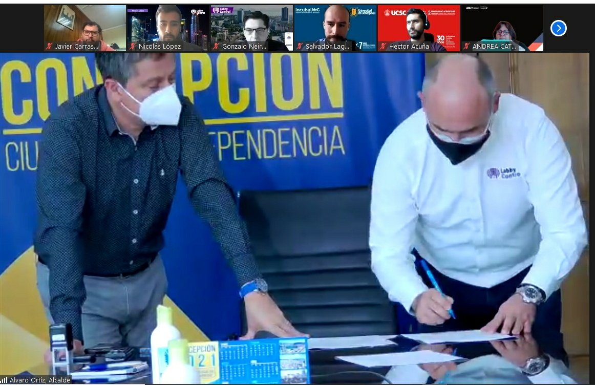 dinn_ucsc's tweet image. Felicitamos al proyecto incubado por la @dinn_ucsc de @ucscconcepcion  @LobbyControlCL, por su suscripción de convenio junto a @Muni_Concepcion, convirtiendose en el primer edificio público del país en disponer de su servicio de información de emergencias.

#InnovaciónUCSC