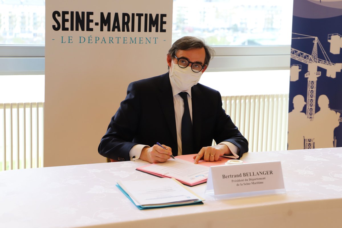 #SOLIDARITE 🏗️ Le Département s’engage dans la #relance économique des #travauxpublics en signant une charte d’engagement sur les avances au titulaire d’un marché de travaux publics avec la CAPEB, la FFB et la FRTP.