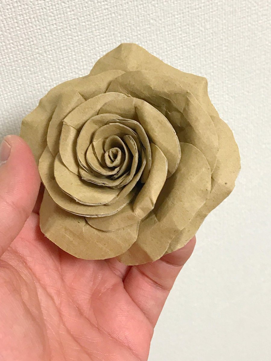 Twitter 上的 オダカマサキ オドンガー大佐 見た人もなにか無言で薔薇をあげる ダンボールアート ダンボール工作 T Co G8uvhlpri0 Twitter