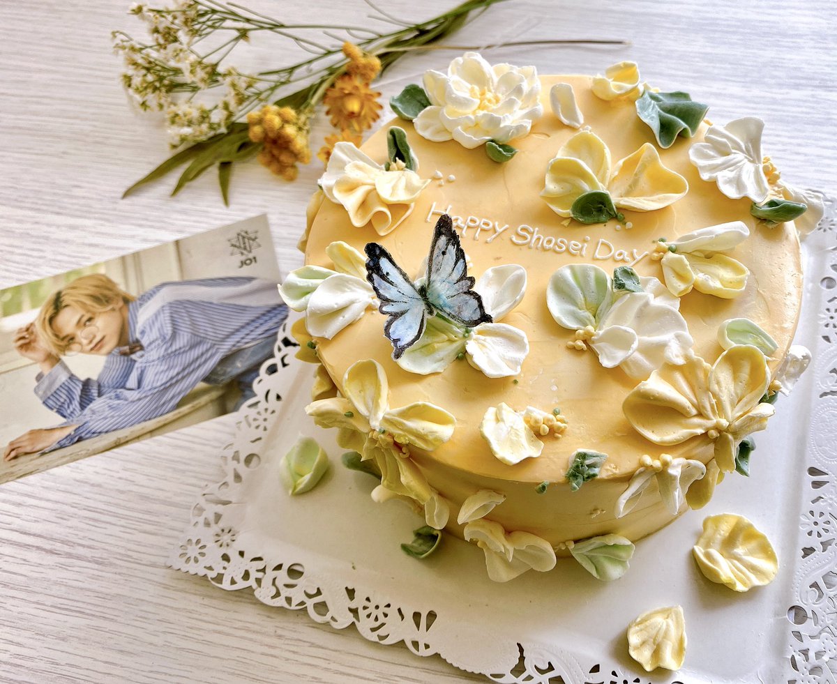 mmm_s413's tweet photo. 咲き誇る花々に照らされる蝶のように美しく舞う貴方へ
お誕生日おめでとう🦋
#今日の主役は祥生ダヨにこ
#HappyShoseiDay
#JO1大平祥生 https://t.co/4ekf1cuea1